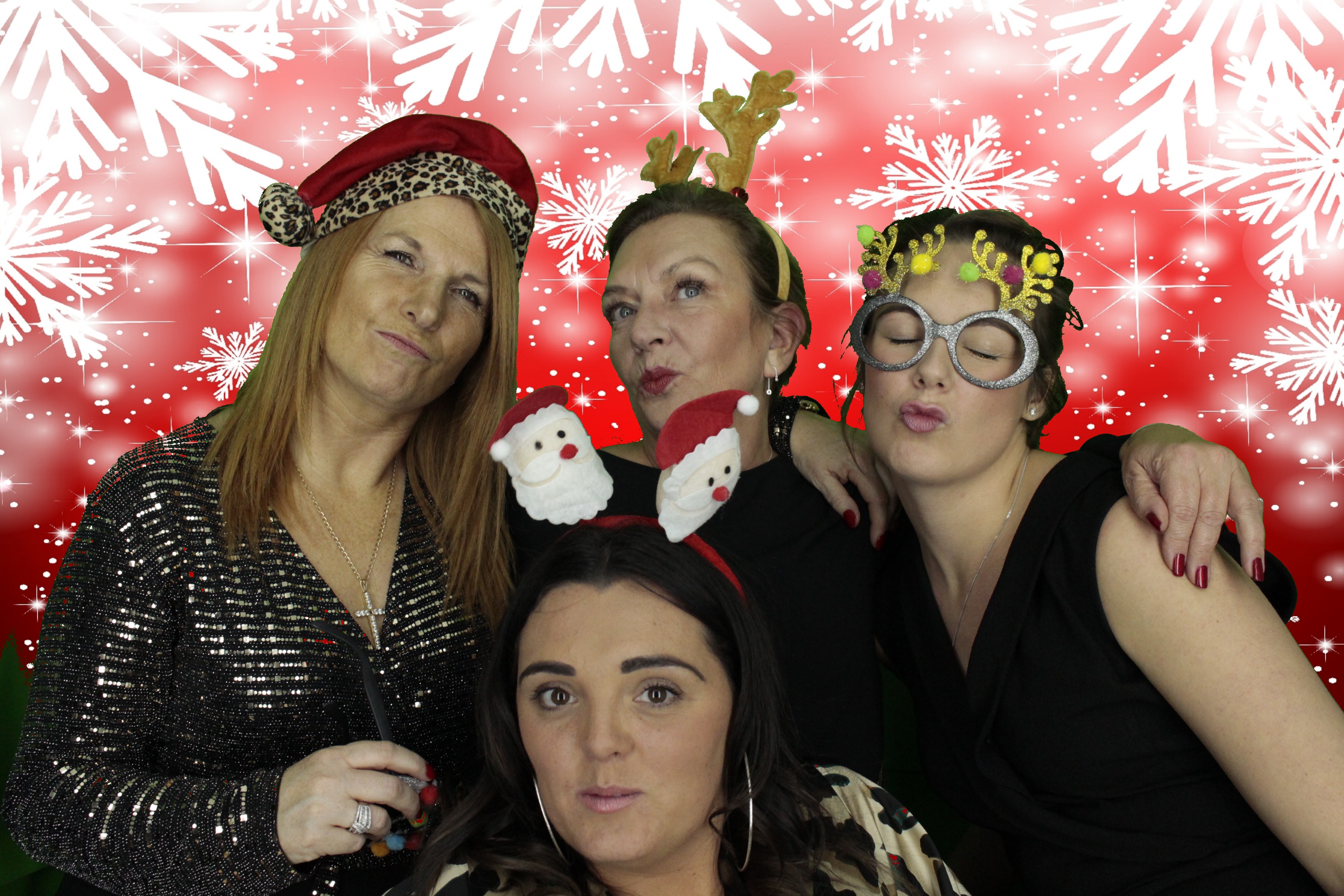 Silvermere Christmas Party | View more photos from the event at gallery.myphotoboothexperience.co.uk/u/MyPhotoBoothExperienceLtd/Silvermere-Christmas-Party-3
